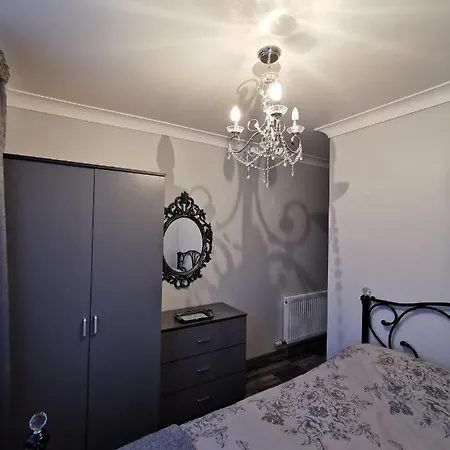 Palaz 2 - 2 Bedroom Flat Edmonton