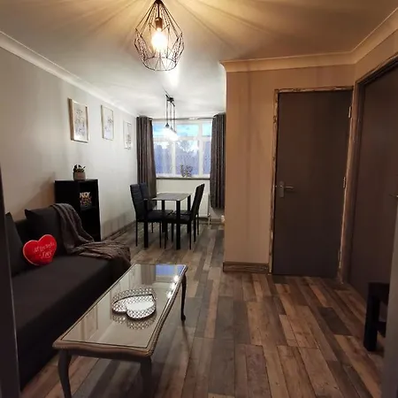 Palaz 2 - 2 Bedroom Flat Edmonton
