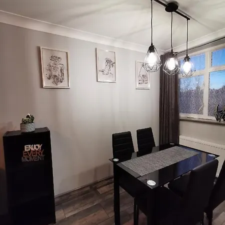 Apartment Palaz 2 - 2 Bedroom Flat Edmonton