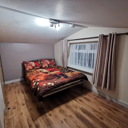 Palaz 1 - 2 Bedroom Garden Flat