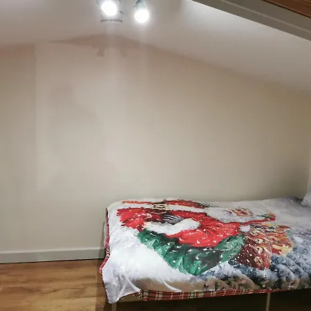Palaz 1 - 2 Bedroom Garden Flat Apartment Edmonton
