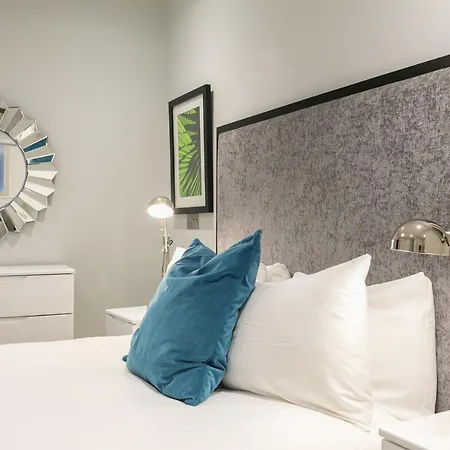 Urban Chic - Wellington Apartment London
