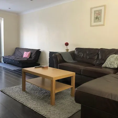 Holiday home The Hollies Haven & Free Parking - Perfect London Long Sidcup