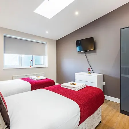 South Woodford 2 Bed En-suite House Londra