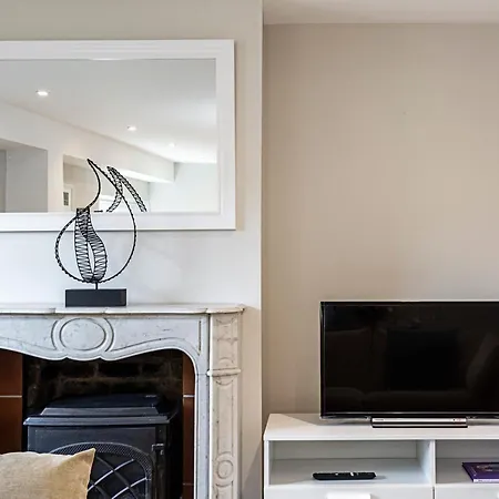South Woodford 2 Bed En-suite House * Londra