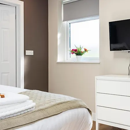 South Woodford 2 Bed En-suite House Londra