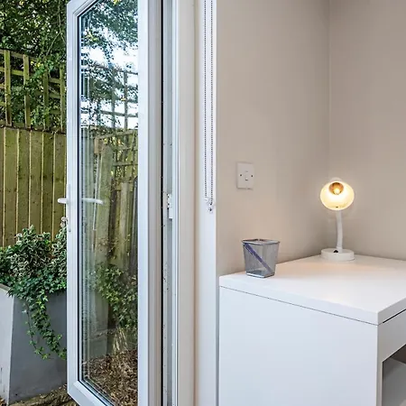 South Woodford 2 Bed En-suite House Apartmán Londýn