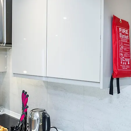 South Woodford 2 Bed En-suite House