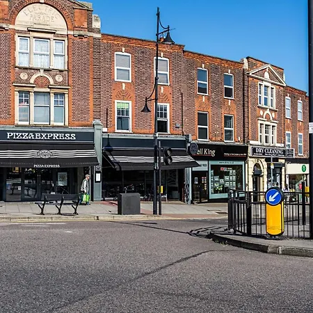 South Woodford 2 Bed En-suite House
