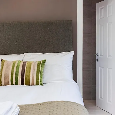 South Woodford 2 Bed En-suite House Appartamento