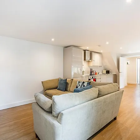 South Woodford 2 Bed En-suite House Apartmán *