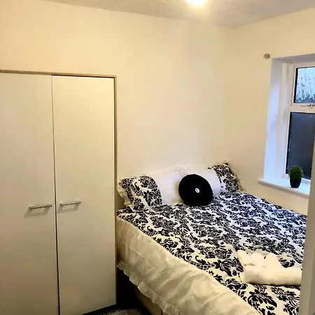 Homestay Turnpike Uxbridge Suites *