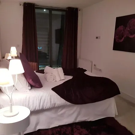 Chiswick Park Apartments, Chiswick, West