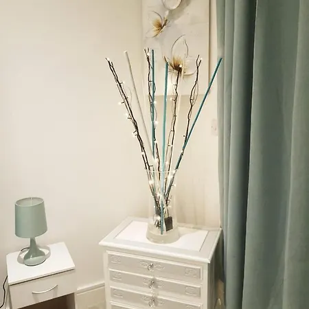 Chiswick Park Apartments, Chiswick, West London