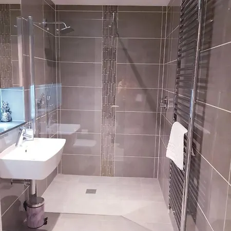 Chiswick Park Apartments, Chiswick, West