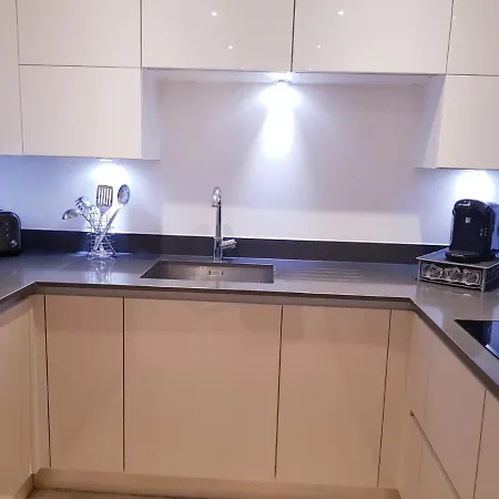 Apartment Chiswick Park Apartments, Chiswick, West