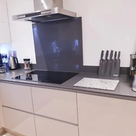 Chiswick Park Apartments, Chiswick, West *