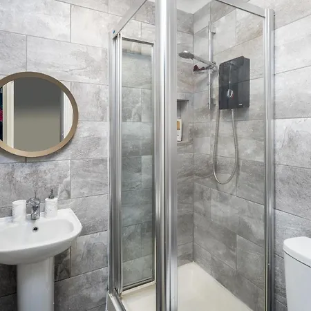 Kensington Modern Apartment *