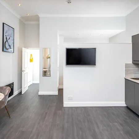 Kensington Modern Apartment *