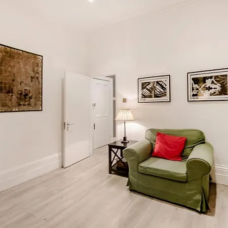 Lovely 2 Bedroom Flat In The Heart Of Chelsea Apartment London