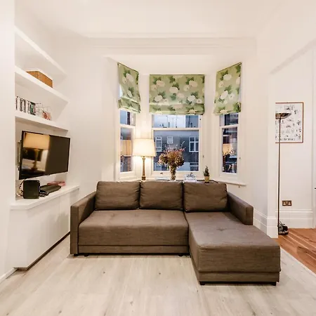 Lovely 2 Bedroom Flat In The Heart Of Chelsea Apartment *