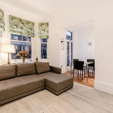 Lovely 2 Bedroom Flat In The Heart Of Chelsea *