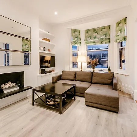 Lovely 2 Bedroom Flat In The Heart Of Chelsea Apartment *