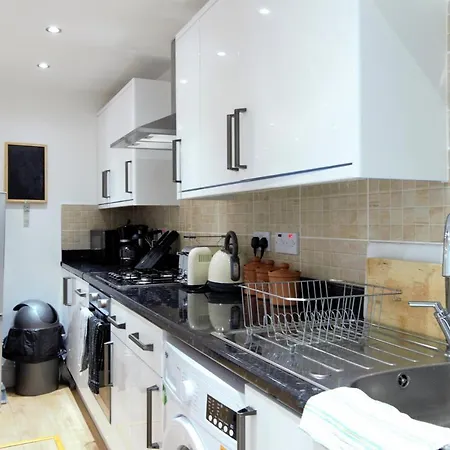 Newly Refurbished 2 Bedroom In The Heart Of Greenwich