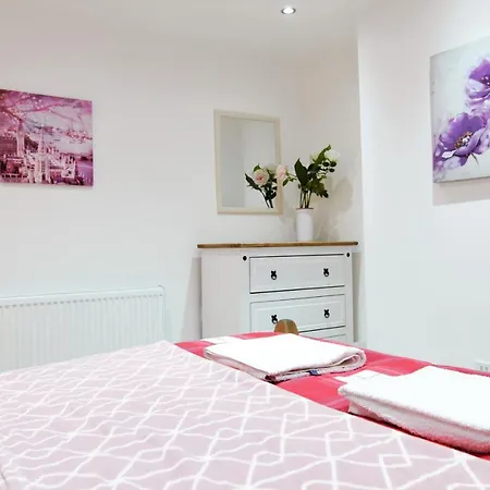 Newly Refurbished 2 Bedroom In The Heart Of Greenwich Appartamento *