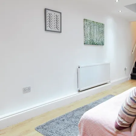 Newly Refurbished 2 Bedroom In The Heart Of Greenwich Appartamento *