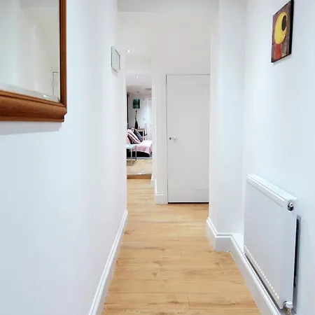 Newly Refurbished 2 Bedroom In The Heart Of Greenwich Appartamento *