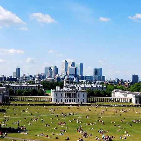 Newly Refurbished 2 Bedroom In The Heart Of Greenwich *