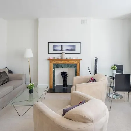 Lovely Flat In Kensington Apartment