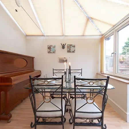Homestay Oasis 77 London