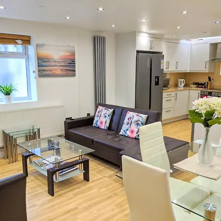 Spacious 2-bed In Kingston Near Richmond Park Kingston upon Thames (Greater London)