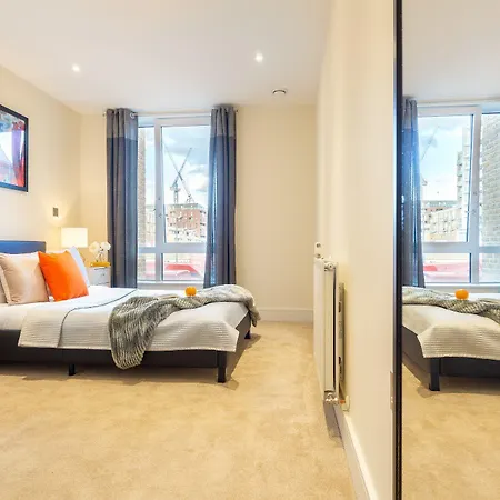 公寓 Two Bedroom Serviced With Balcony In Weymouth Building, Deacon Street