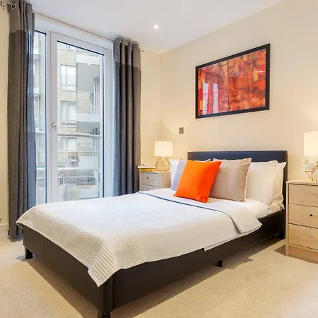 公寓 Two Bedroom Serviced With Balcony In Weymouth Building, Deacon Street 伦敦