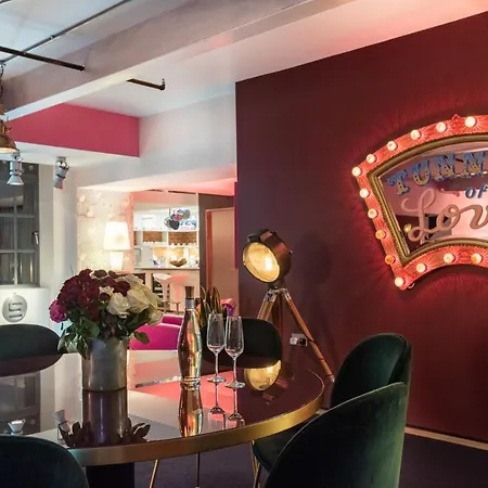 Apartment Amazingly Luxurious Loft Apartment, Soho - 3 Bedrooms, 2 Bath & Office *