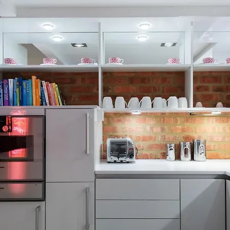 Amazingly Luxurious Loft Apartment, Soho - 3 Bedrooms, 2 Bath & Office *