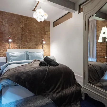 Apartment Amazingly Luxurious Loft Apartment, Soho - 3 Bedrooms, 2 Bath & Office