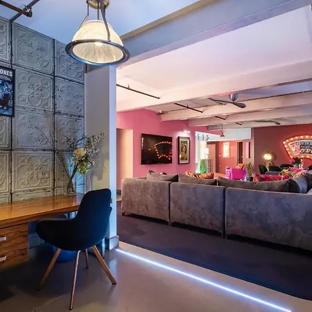 Apartment Amazingly Luxurious Loft Apartment, Soho - 3 Bedrooms, 2 Bath & Office *