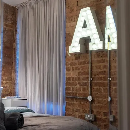 Apartment Amazingly Luxurious Loft Apartment, Soho - 3 Bedrooms, 2 Bath & Office *