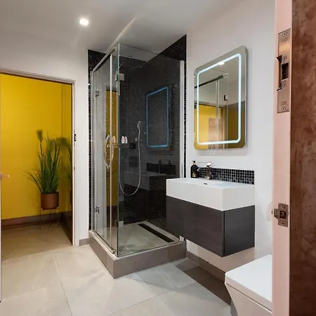 Apartment Amazingly Luxurious Loft Apartment, Soho - 3 Bedrooms, 2 Bath & Office
