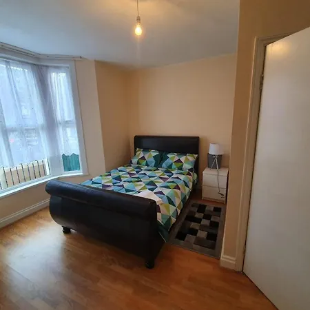 Zone 2 Three Bedroom Apartamento *