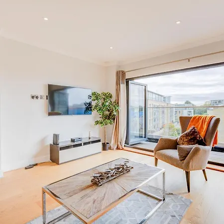 Concord Kew Heathrow London Apartment *