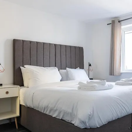 By Rehoboth - Abbey Wood Station - Zone 4 Apartment *