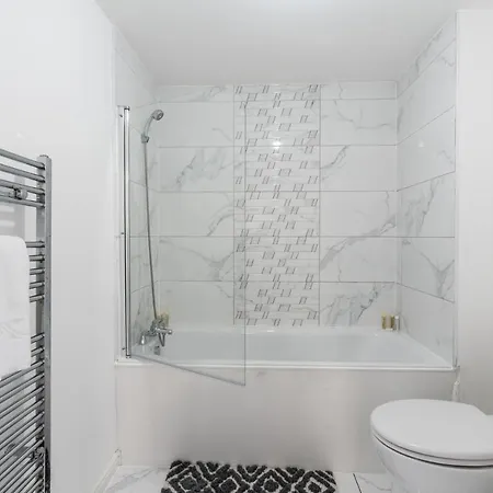 Apartment By Rehoboth - Abbey Wood Station - Zone 4 *