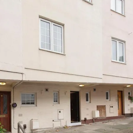 Trendy Tufnell Park Townhouse