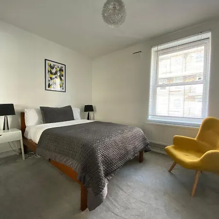 One Bedroom Flat In Fulham
