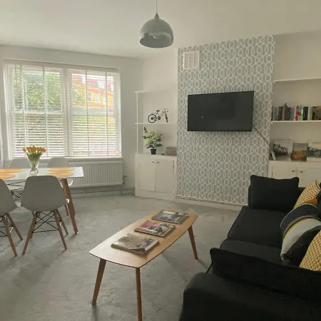 One Bedroom Flat In Fulham
